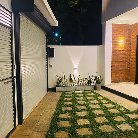 Ocean Ripples Hotel Hikkaduwa Exterior foto