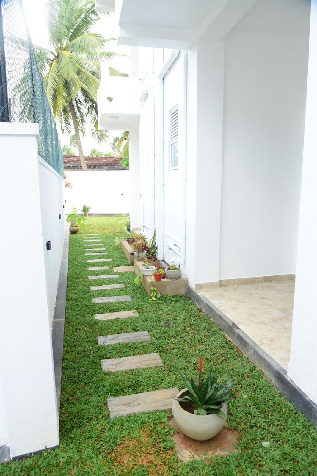 Ocean Ripples Hotel Hikkaduwa Exterior foto