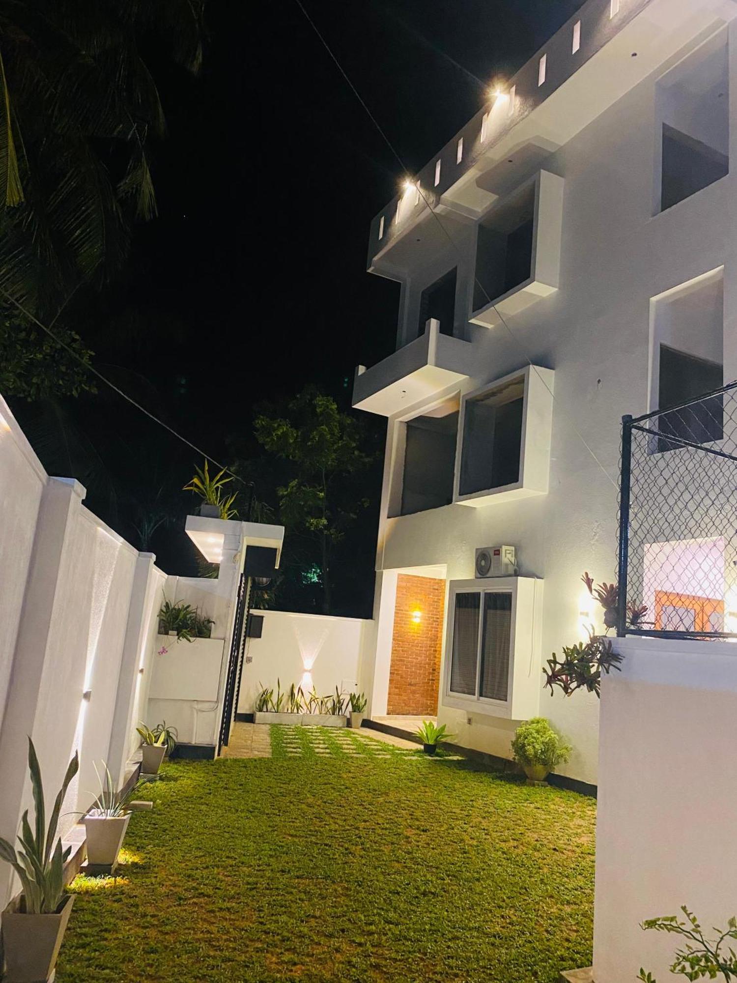 Ocean Ripples Hotel Hikkaduwa Exterior foto